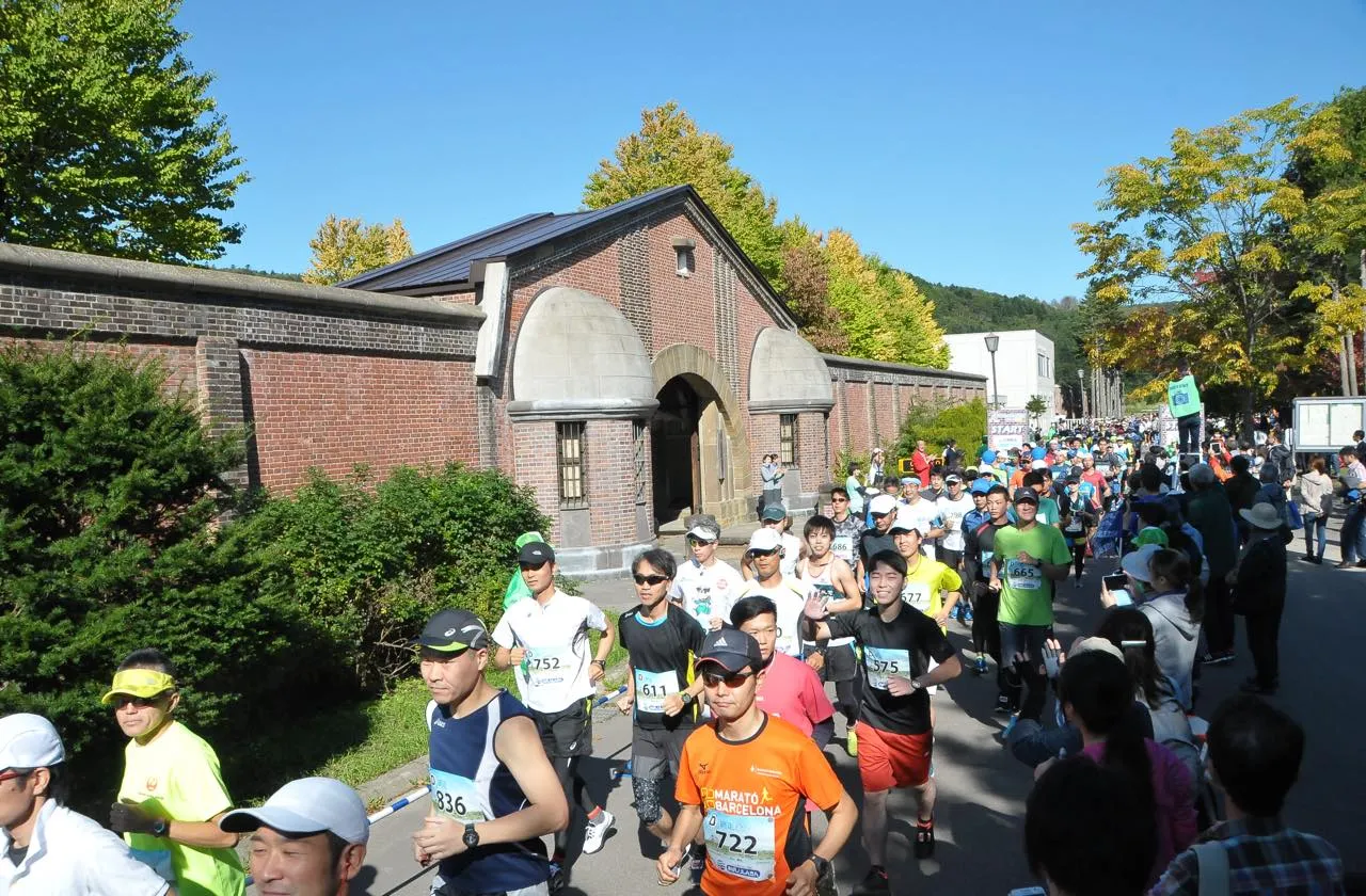 「オホーツク網走マラソン」のスタート地点となる網走刑務所。3,000人のランナーが参加する道東随一のマラソン大会だ。