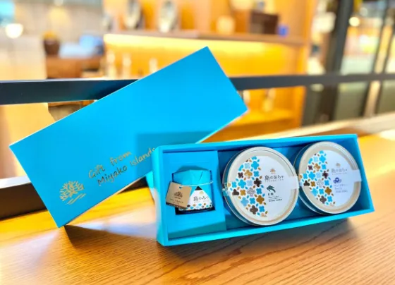 ギフトボックス（島のお茶、島のみつ）