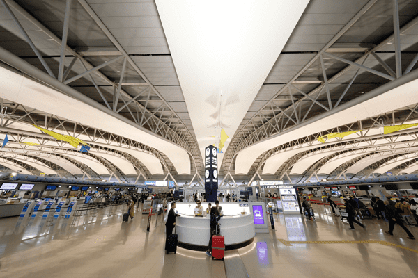 ターミナルの天井に張られた白い帆はなあに?