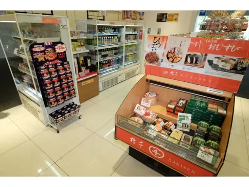 関西土産、お弁当、おつまみ、飲料（ソフトドリンク・アルコール）、雑誌