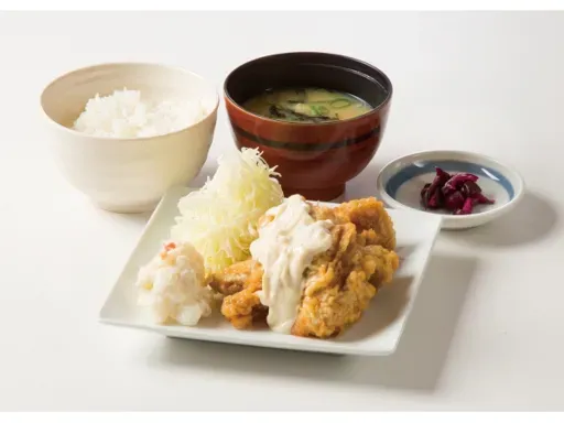 肉類餐點的蓋飯料理