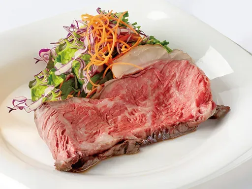 伴隨您空中之旅的飯店級美味佳餚