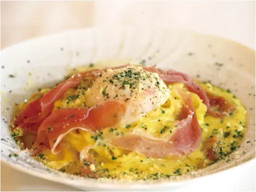 伴隨您空中之旅的飯店級美味佳餚