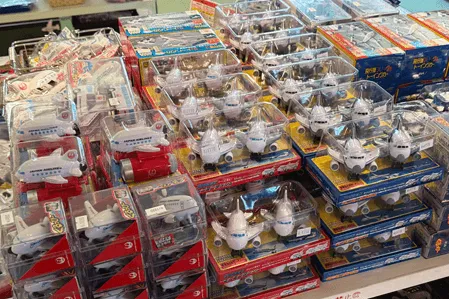 ここでしか買えないオリジナルグッズを販売中！