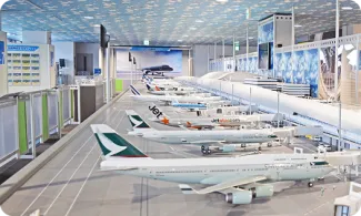 見て、聴いて、触って、全身で空港と飛行機のことを学べる、体験型の見学・学習施設です。