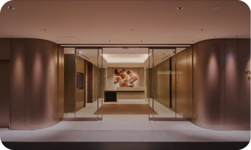 喧騒を離れたラウンジや迫力の展望デッキなど、とっておきをご紹介。